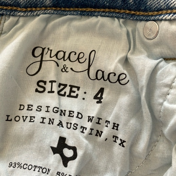 Grace & Lace size 4 Premium high waisted, distressed light wash Mom jeans - Picture 3 of 11